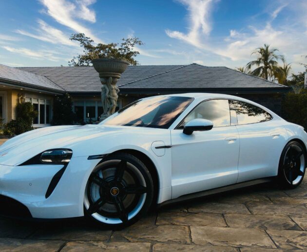 How Luxury Cars Became Part of Dubai’s Travel Culture
