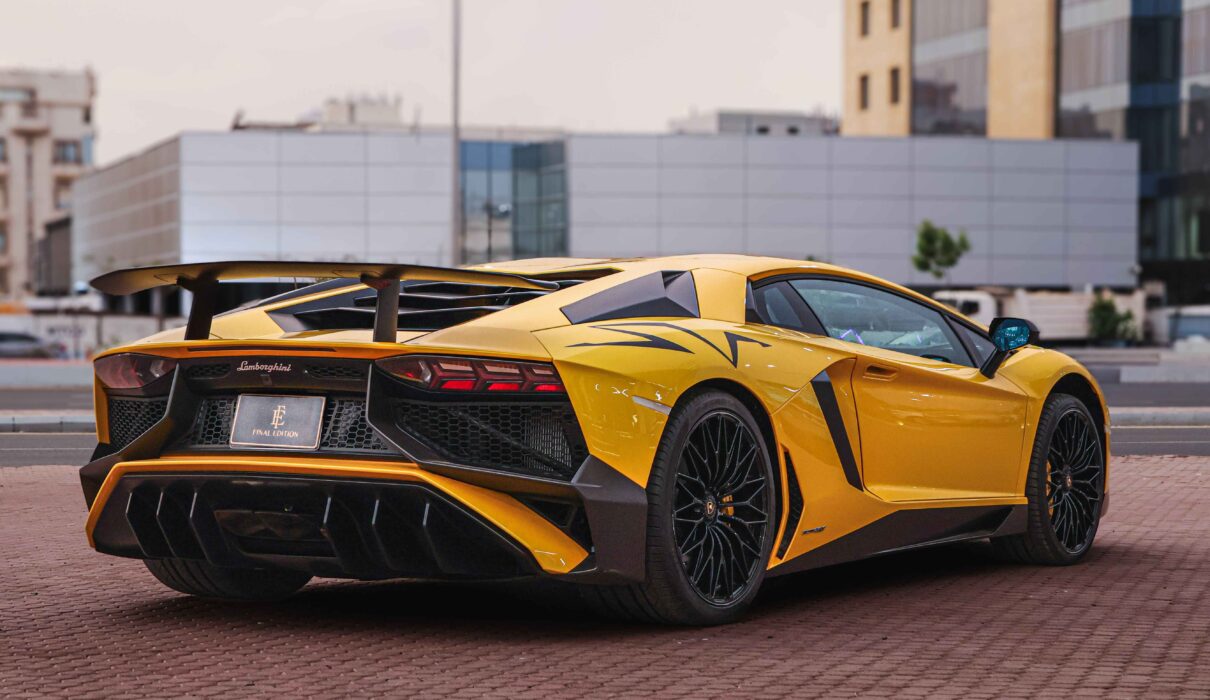 How Luxury Cars Became Part of Dubai’s Travel Culture
