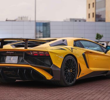 How Luxury Cars Became Part of Dubai’s Travel Culture